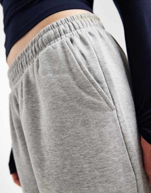 ASOS DESIGN – Gråmelerade, borstade mjukisbyxor med vida ben, 4 av 5