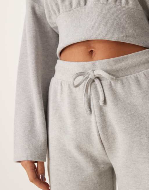 ASOS DESIGN – Gråmelerade, supermjuka mjukisbyxor med vida ben och dragsko, 2 av 5