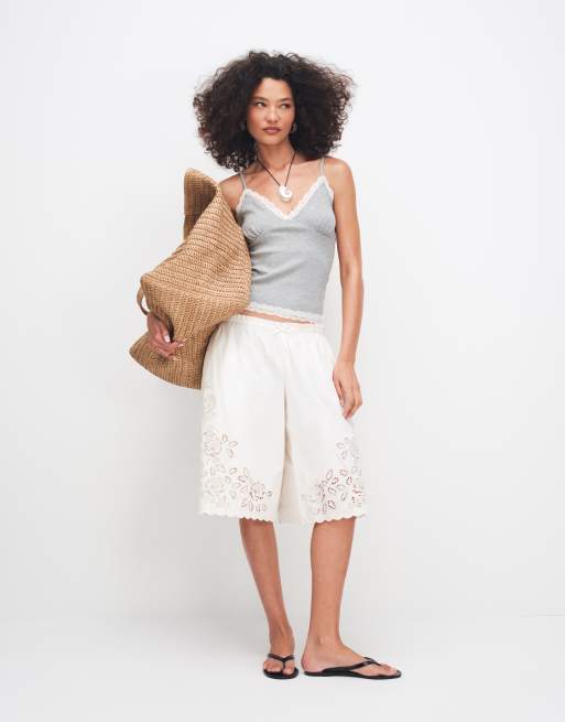 ASOS DESIGN - Gråmeleret cami-top med V-hals og kontrasterende blondedetaljer, 2 af 7