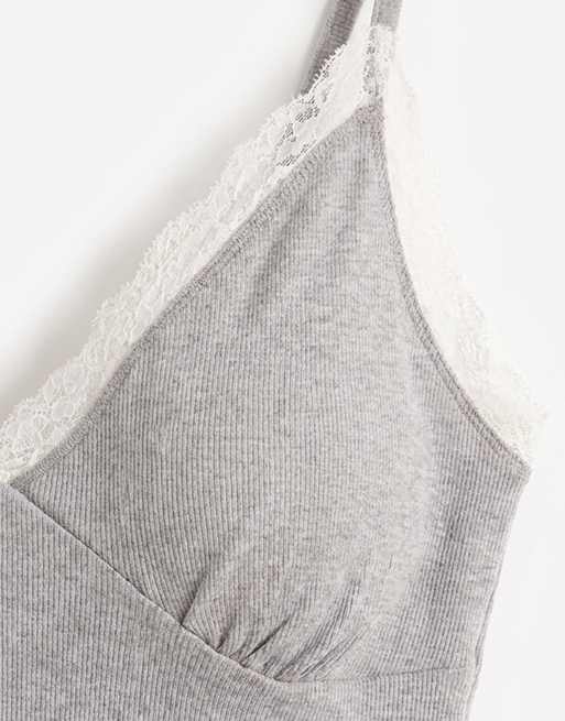 ASOS DESIGN - Gråmeleret cami-top med V-hals og kontrasterende blondedetaljer, 7 af 7