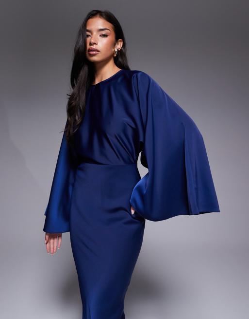 ASOS DESIGN – Granatowa cięta ze skosu fakturowana satynowa sukienka maxi ze zwężaną talią i nietoperzowymi rękawami