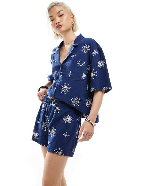 ASOS DESIGN – Granatowa koszula z kołnierzykiem kubańskim i haftowanym słonecznym wzorem, część zestawu - view 1