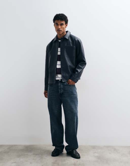 ASOS DESIGN – Granatowa kurtka koszulowa z imitacji skóry, 2 z 5