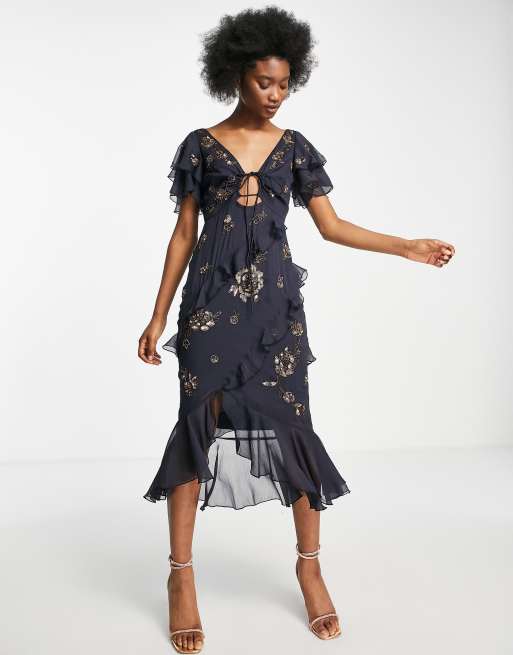 ASOS DESIGN – Granatowa sukienka midi z falbankami, krótkimi rękawami i zdobieniami