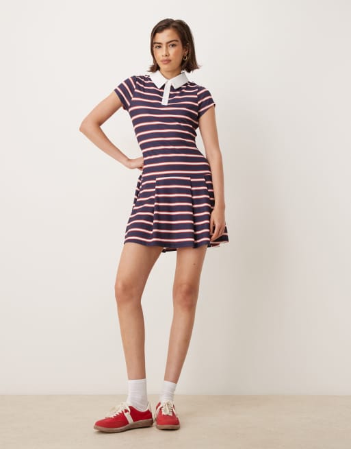 ASOS DESIGN – Granatowa sukienka mini z krótkimi rękawami, kołnierzykiem polo i plisowaną spódnicą w paski
