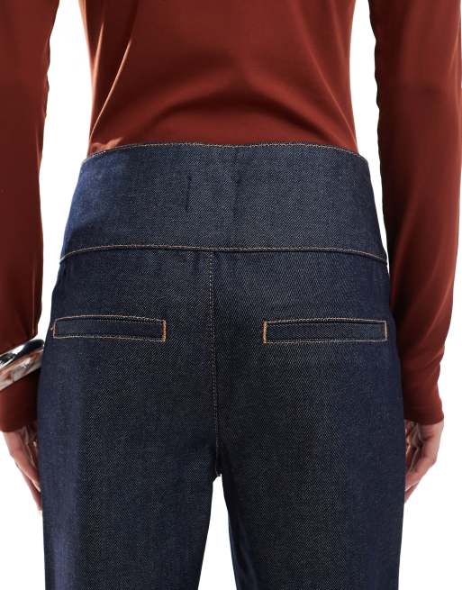 ASOS DESIGN – Granatowe jeansy z rozszerzanymi nogawkami i ozdobnym pasem, 5 z 5