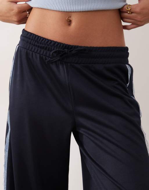 ASOS DESIGN – Granatowe trykotowe joggersy z szerokimi nogawkami i koronką, 5 z 5