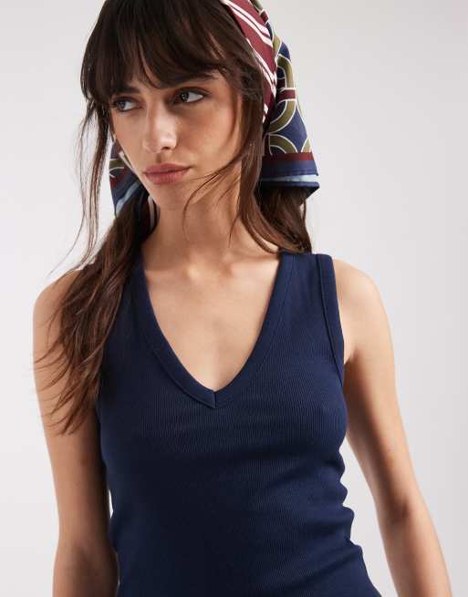 ASOS DESIGN – Granatowy prążkowany podkoszulek z dekoltem w szpic, 4 z 4