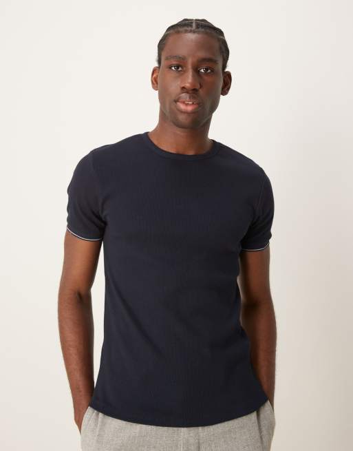 ASOS DESIGN – Granatowy prążkowany T-shirt o kroju podkreślającym sylwetkę