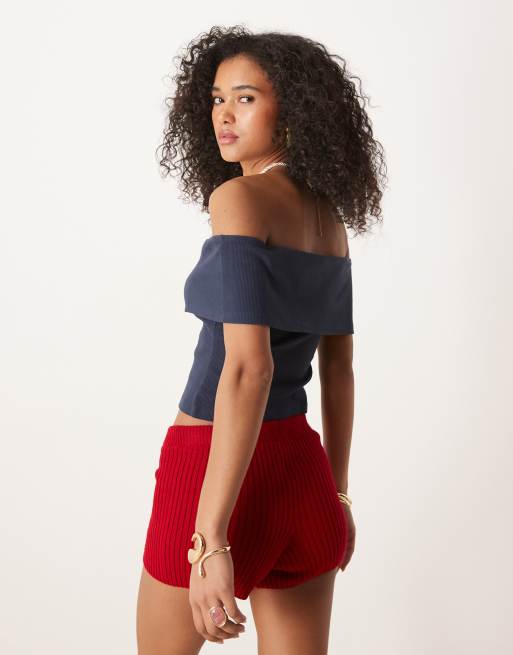 ASOS DESIGN – Granatowy prążkowany top z wywiniętym dekoltem bardot, 4 z 4