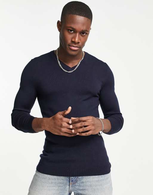 ASOS DESIGN – Granatowy sweter z wełny merynosów z dekoltem w szpic, o kroju podkreślającym sylwetkę