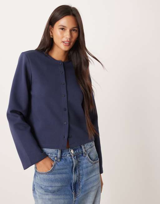 ASOS DESIGN – Granatowy top zapinany na guziki o pudełkowym kroju z poduszkami na ramionach z materiału interlock