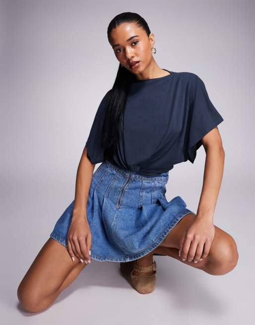 ASOS DESIGN – Granatowy top ze zwiewnymi nietoperzowymi rękawami, zabudowanym dekoltem i węzłem z przodu