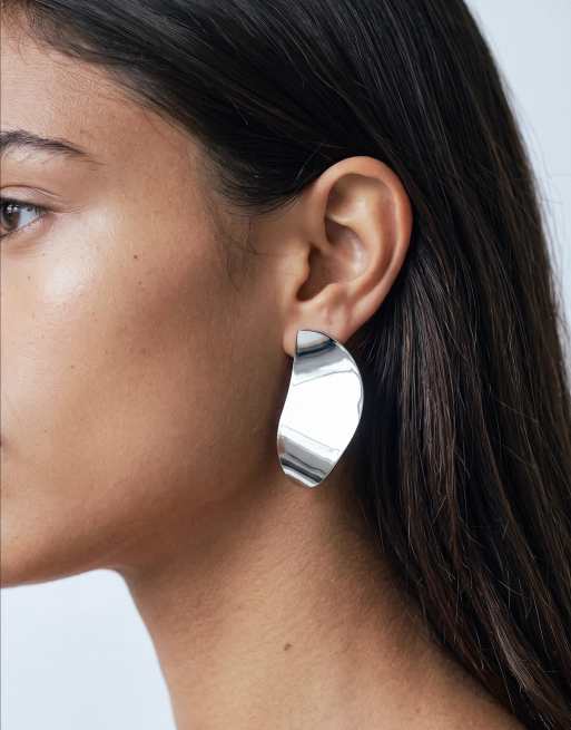 ASOS DESIGN grandes boucles d'oreilles abstraites argentées, 2 de 5