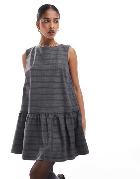 ASOS DESIGN – Grårutig, figursydd miniklänning med sänkt midja - view 1
