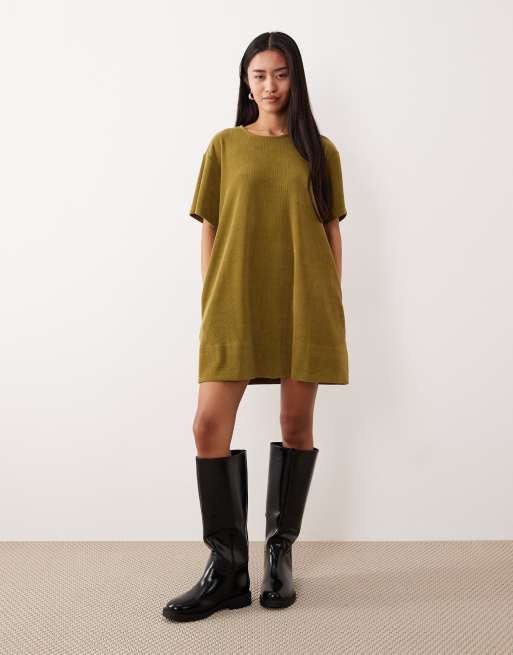 ASOS DESIGN - Grøn kortærmet shift-kjole i fløjl i minilængde med lommer, 2 af 4