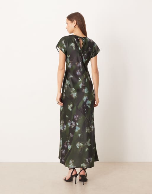 ASOS DESIGN - Grøn slip-maxikjole med afkortede ærmer, sømdetaljer og sløret blomstermønster i satin, 2 af 4
