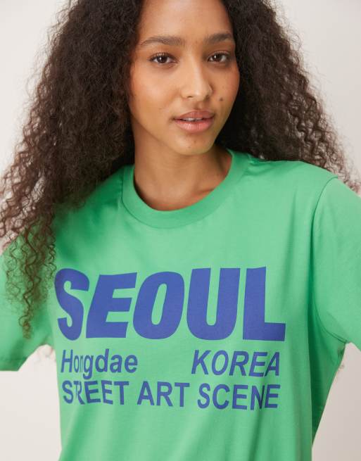 ASOS DESIGN - Grøn T-shirt med almindelig pasform og "Seoul".grafik, 3 af 4