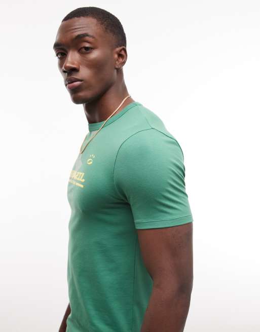 ASOS DESIGN - Grøn tætsiddende T-shirt med 'Brazil'-fodboldgrafik, 4 af 5