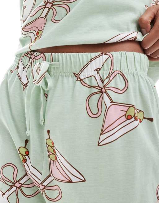 ASOS DESIGN - Grønt og oversized pyjamassæt med oversized T-shirt og shorts med print af cocktailglas, 4 af 4