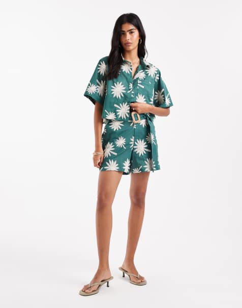 ASOS DESIGN - Grønt sæt med cropped skjorte og løbeshorts med bæltedetalje og broderi - view 1