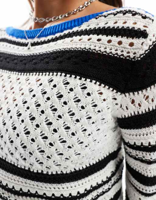 ASOS DESIGN – Grobmaschiger Pullover in Schwarz-Weiß mit blauem Kontrast-Besatz, 3 von 4