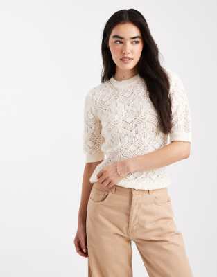 ASOS DESIGN - Grobmaschiges, flauschiges Strickoberteil in Buttercremeweiß-Gelb