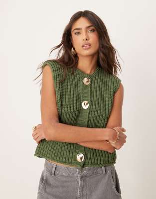 ASOS DESIGN - Grobstrick-Weste in Khaki mit goldfarbenen Knöpfen-Grün