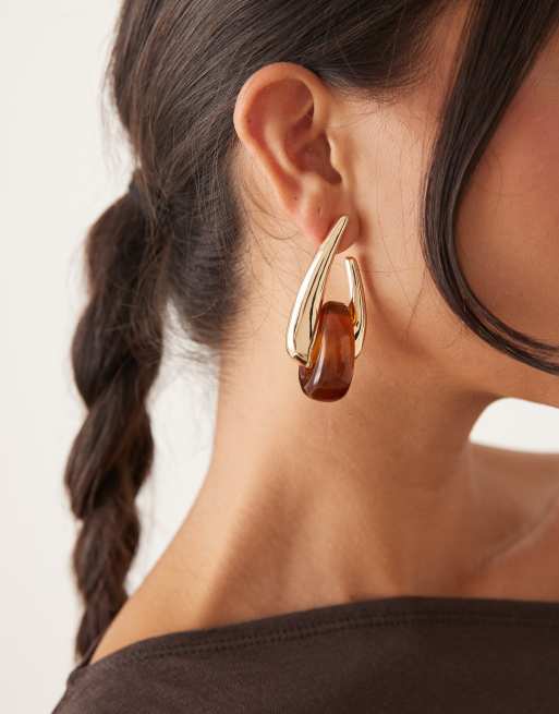 ASOS DESIGN – Große, goldfarbene Ohrstecker mit Schlaufendetail in Bernsteinoptik