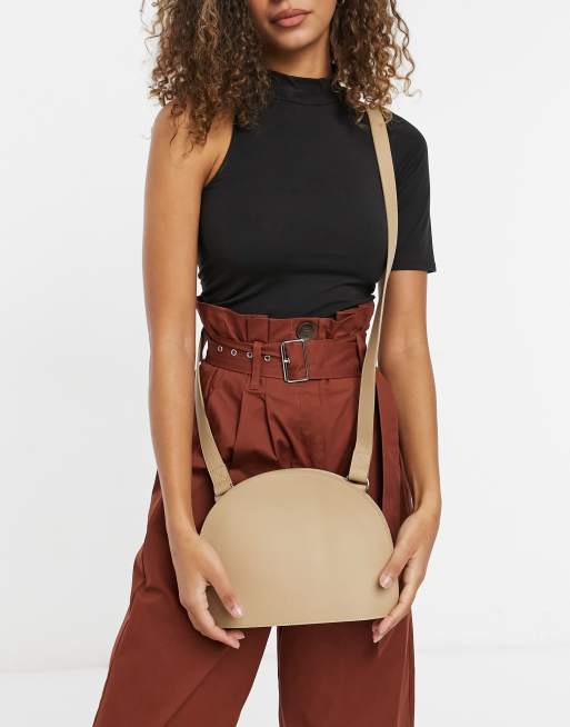 ASOS DESIGN – Große halbmondförmige Umhängetasche in glattem Beige