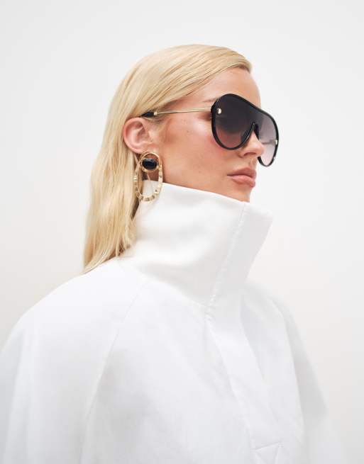 ASOS DESIGN – Große Ohrstecker in gebürsteter Gold-Optik mit schwarzem, eingesetztem Schmuckstein, 5 von 5
