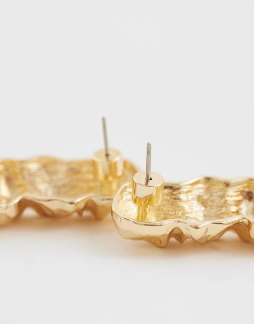 ASOS DESIGN – Große Ohrstecker in geschmolzener Goldoptik mit Quasten-Detail, 4 von 4