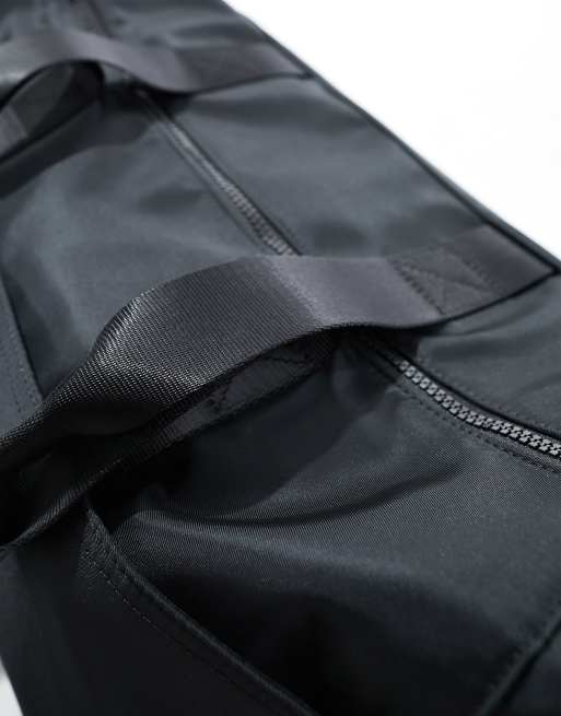 ASOS DESIGN – Große Tragetasche in Schwarz mit Reißverschluss oben und Gurtbandgriffen, 4 von 4