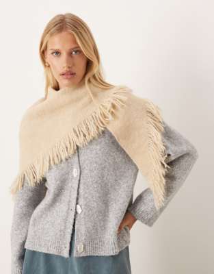 ASOS DESIGN - Großer Dreiecksschal in Cremeweiß mit Bommelfransen