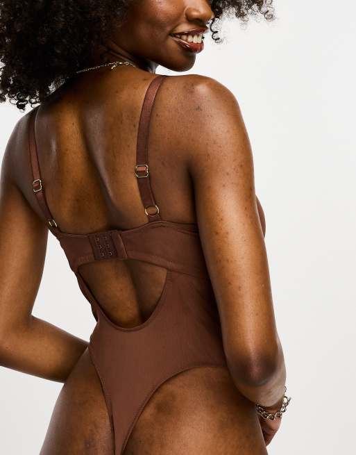 ASOS DESIGN – Größere Brust – Mila – Glättender Bügel-Body aus Netzstoff in Braun, 4 von 4