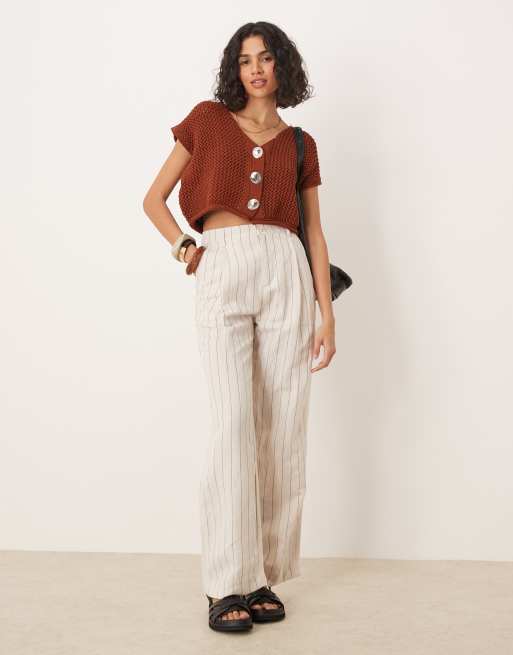 ASOS DESIGN - Grofgebreide tanktop met V-hals en gouden knopen in bruin, 2 van 4