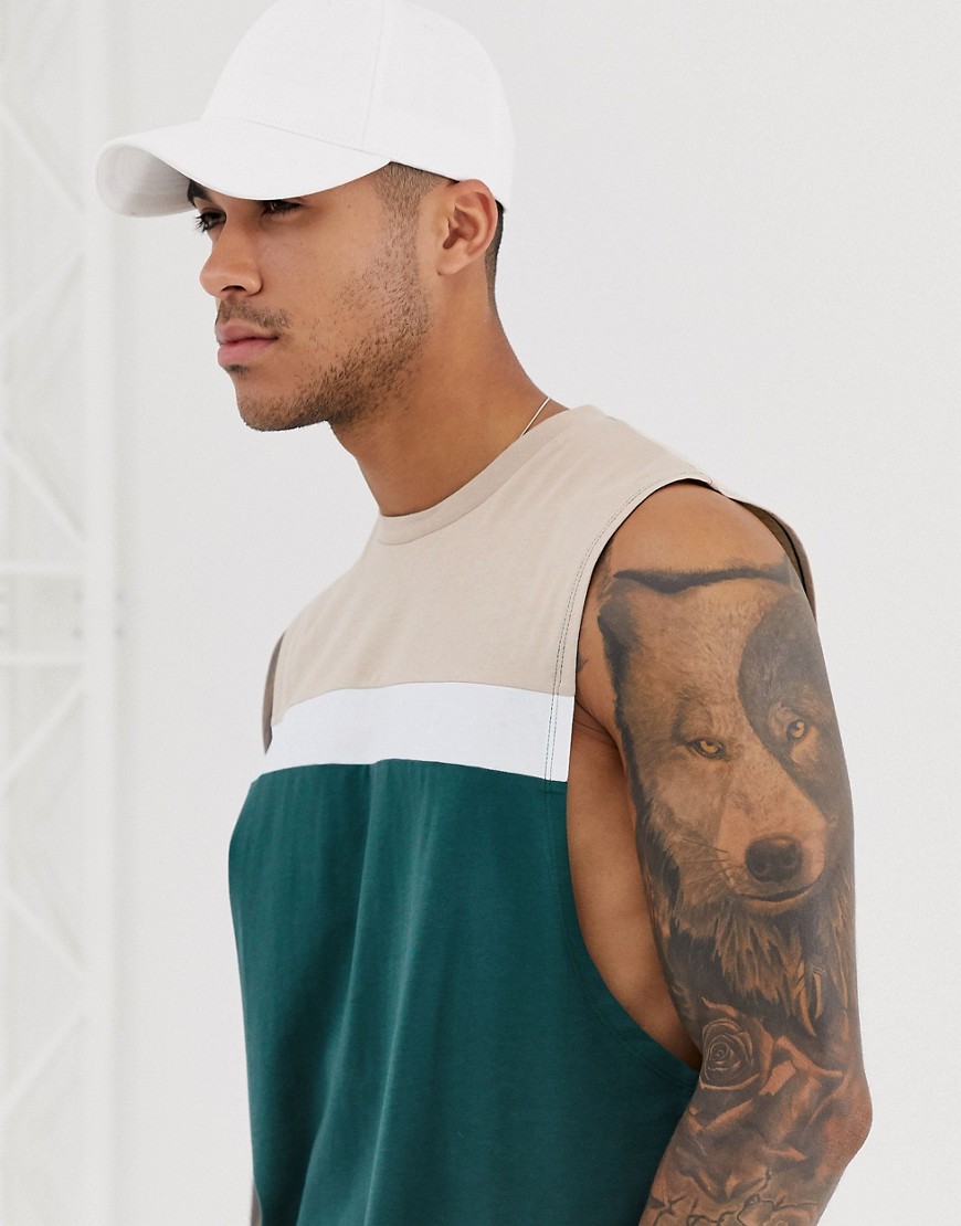ASOS DESIGN – Grön ärmlös t-shirt i avslappnad modell med lågt skuret ärmhål och kontrastpaneler