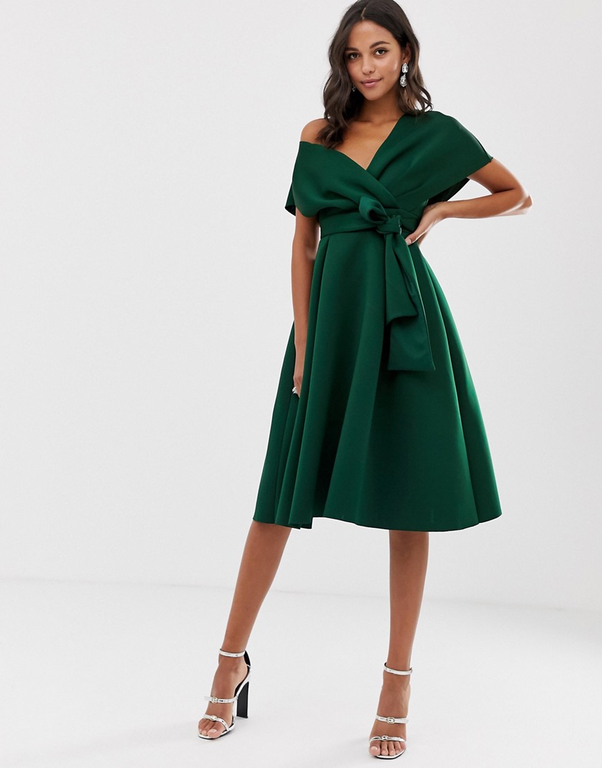 ASOS DESIGN – Grön balklänning i midimodell med bara axlar och knytdetalj