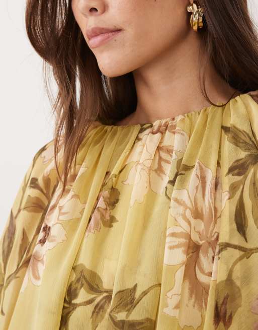 ASOS DESIGN – Grön, blommig maxiklänning med volym, capeärmar och klockad kjol, 3 av 4