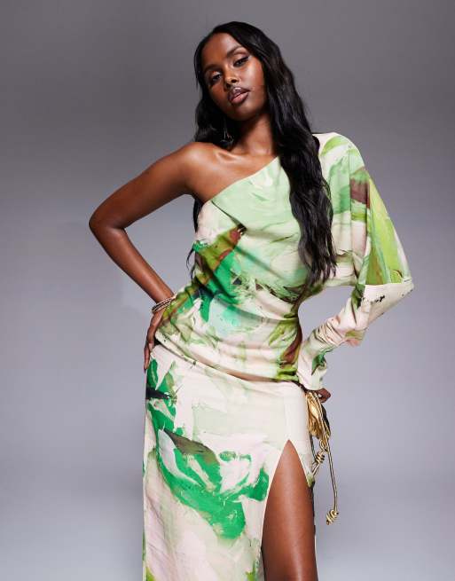ASOS DESIGN – Grön, enaxlad och draperad midaxiklänning med abstrakt mönster, 2 av 4