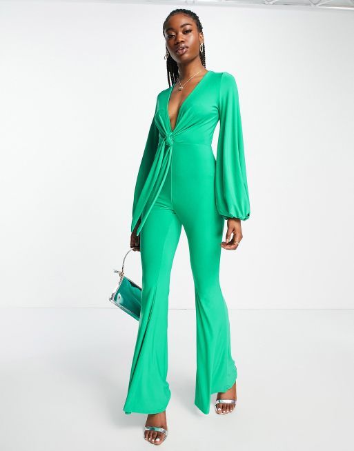 ASOS DESIGN – Grön glammig jumpsuit med djup urringning och knytning framtill