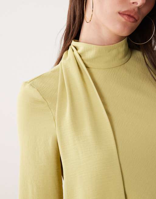 ASOS DESIGN – Grön maxiklänning med hög krage och scarfdetalj, 2 av 4