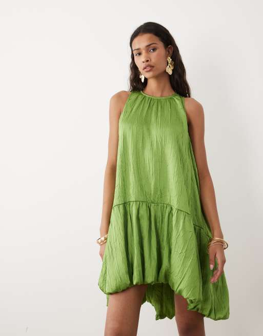 ASOS DESIGN – Grön miniklänning i satin med brottarringning och asymmetrisk ballongfåll, 2 av 4
