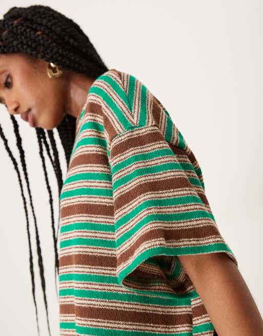 ASOS DESIGN – Grön- och brunrandig, stickad t-shirt i oversize, del av set, 2 av 4