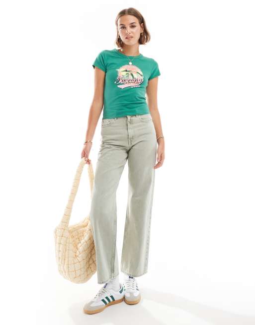 ASOS DESIGN – Grön t-shirt i liten modell med Tuscany Olives-tryck, 2 av 4