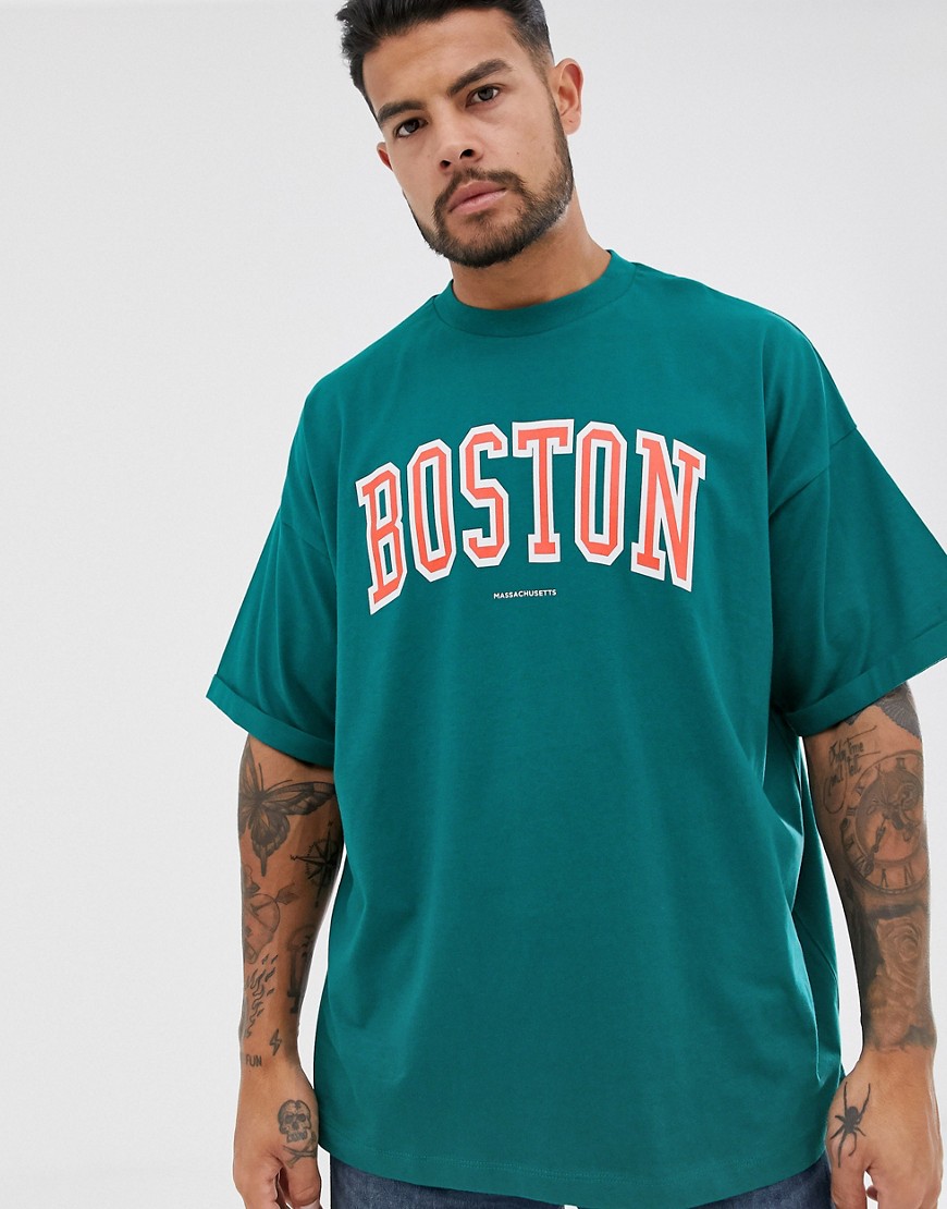 ASOS DESIGN – Grön t-shirt i oversize-modell med stadstryck och uppvikt ärm