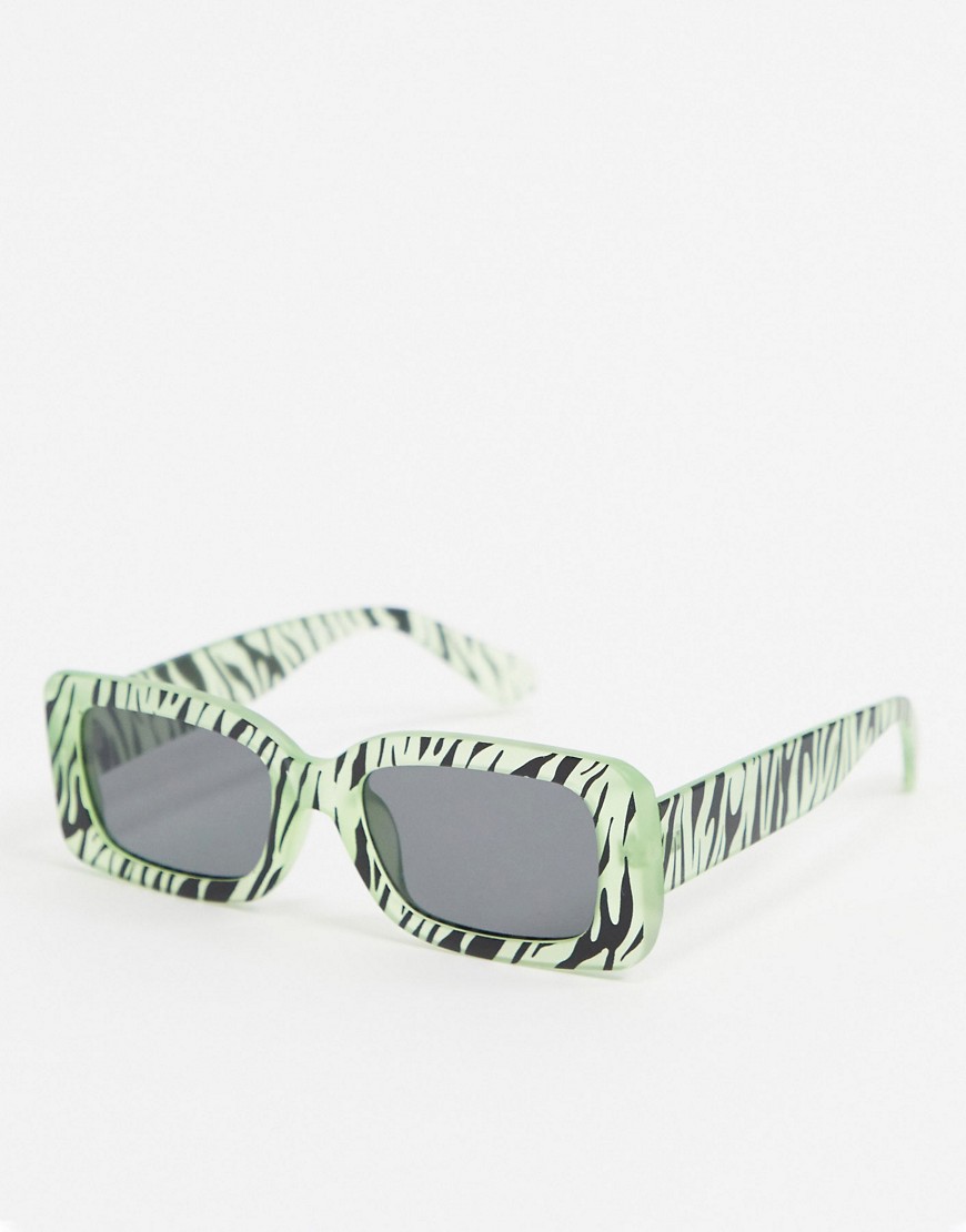 ASOS DESIGN – Gröna självlysande solglasögon med rektangulära djurmönstrade bågar och rökfärgade glas