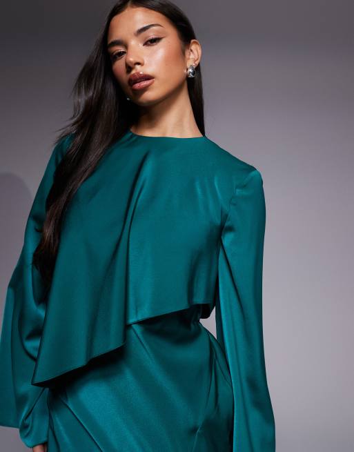 ASOS DESIGN – Grönblå maxiklänning i satin med cape och långa ärmar, 2 av 4