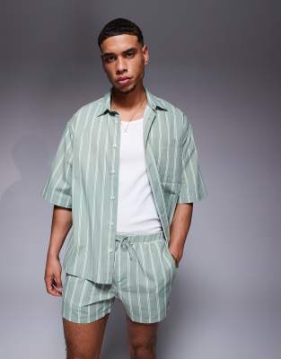 ASOS DESIGN – Grönrandig skjorta i oversize med boxig passform, del av set - view 1