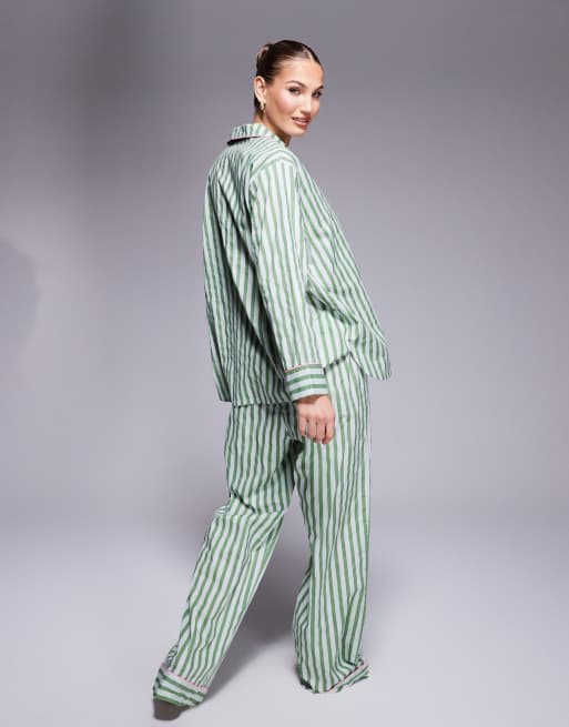 ASOS DESIGN – Grönrandig, vävd pyjamas i oversize med presentpåse, 4 av 5